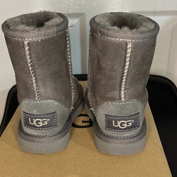 Toddler Ugg boots - Picture 1 of 7